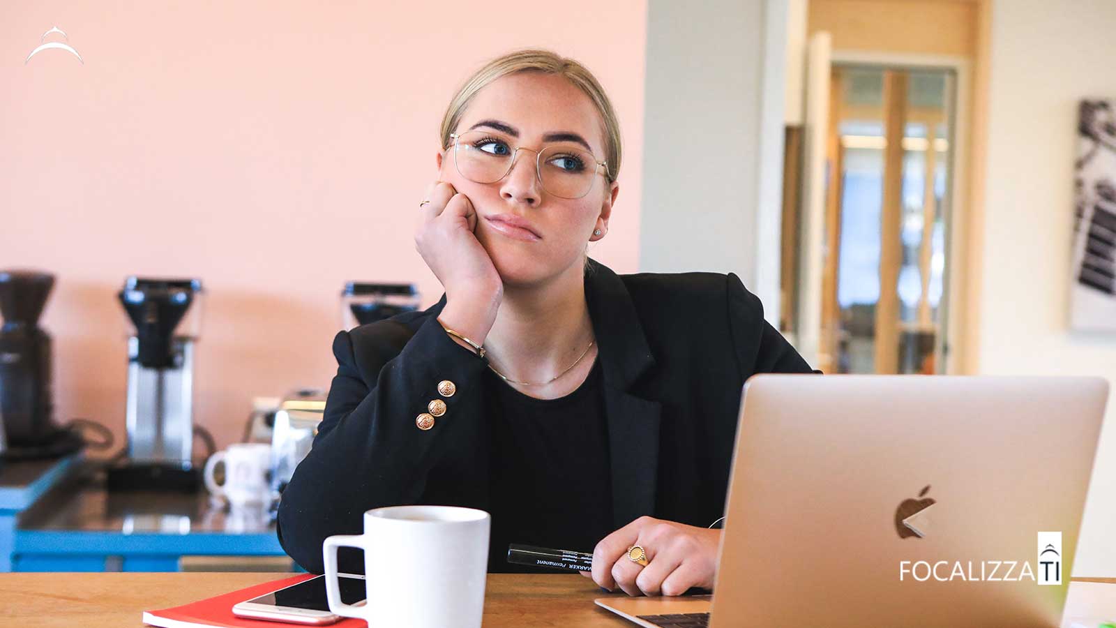 Francesco Russo, consulenze per gestire gli effetti negativi dell'economia dell'attenzione, workhaolism, burnout, information overload, nomofobia, multitasking, stress e infodemia, attraverso la metacognizione per il benessere digitale